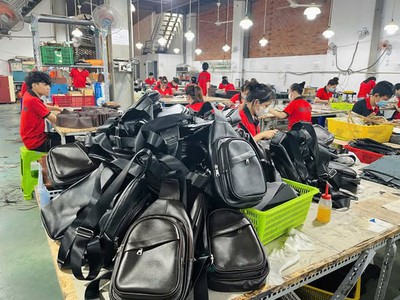 Nhận Gia Công Đồ Da Theo Mẫu In logo thương hiệu 0