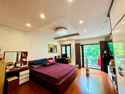 Bán nhà mặt phố bát đàn, 90m2, 4 tầng, mặt tiền 3.3m, 56.5 tỉ, dòng tiền 130 tr/th 2