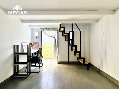 Pass phòng duplex có ban công không đụng đầu diện tích rộng 35m 2