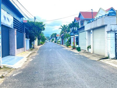Đất 2 mặt tiền nguyễn thị minh khai lô 90, trung tâm đức trọng 1