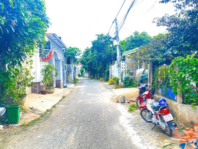 Đất 2 mặt tiền nguyễn thị minh khai lô 90, trung tâm đức trọng 4