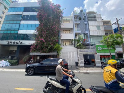 Cho thuê nhà mặt tiền đường Trần Nhật Duật, Phường Tân Định, Quận 1. DTSD: 320M2 2