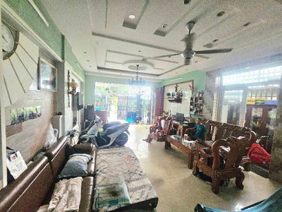 Bán nhà mặt phố đường số 4c, linh xuân, thủ đức, tp hcm. dt 120 m2, 4 tầng, giá 9.25  tỷ, sổ hồng 0