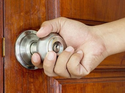 Khóa cửa tay nắm tròn loại nào tốt  Kinh nghiệm chọn mua bền, đẹp và an toàn 0