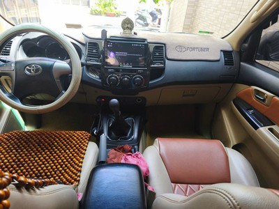Toyota Fortuner 2016 SUV màu Đen 4