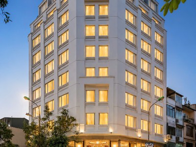 Linhhk bán khách sạn 68 phòng, 320m , 12 tầng, lô góc mt gần 30m 0