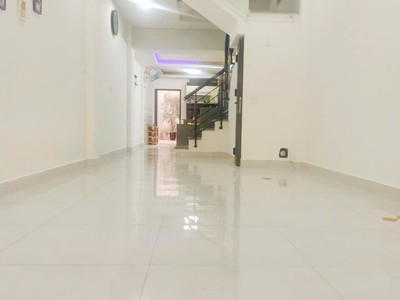 Chỉ 7 M nhà Sở Dầu ,Hồng Bàng . Ô tô đỗ cửa , làm văn phòng hay ở đều phù hợp 0