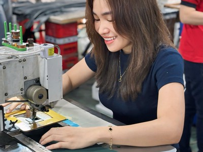 Sản xuất ví, thắt lưng, túi theo thiết kế riêng của thương hiệu 2