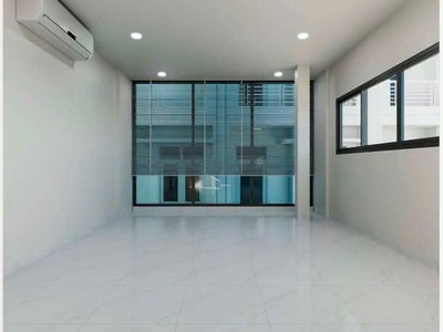 Cho thuê nhà mặt tiền đường Võ Văn Tần, Phường Bàn Cờ, Quận 3. DTSD: 120m2 1