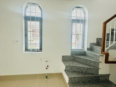 Bán căn góc 2 mặt tiền vị trí đẹp trung tâm tp. Nha Trang, đường Lê Chân, tham khảo chốt ngay giá tố 4