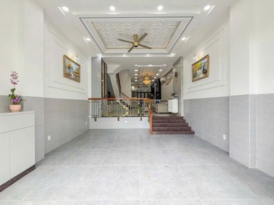 Nhà đẹp tân cổ điển, có thang máy, 4 tầng lung linh, khu cán bộ ở đông 0