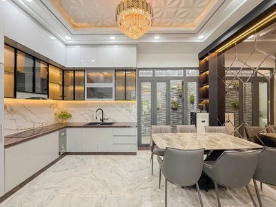 Nhà đẹp tân cổ điển, có thang máy, 4 tầng lung linh, khu cán bộ ở đông 2