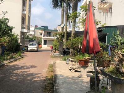 Bán đất chợ hội đô lô 2 mặt đường, kinh doanh cực tốt chỉ 3.3ty 1