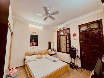 Bán nhà tầng 2 và tầng 3 mặt phố hòe nhai, 75m2, mặt tiền 5.7m, 9.8 tỉ, nhà đẹp ở ngay 2