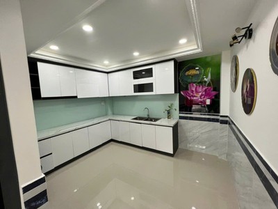 Bán nhà đẹp 6 tầng dòng tiền 30tr / tháng lạc long quân quận 11 đường 8m nhỉnh 9 tỷ 2