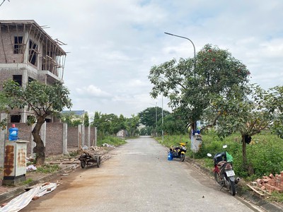 Bán đất biệt thự Anh Dũng 8, 172m2 sổ đỏ cá nhân   đất đấu giá 0