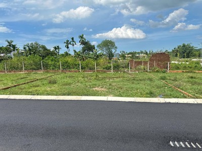 Chủ nhà bán lô đất mặt tiền đường nhựa gần UBND Hòa Tiến 4