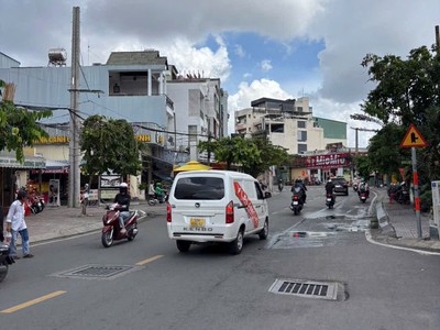 Cho Thuê Tòa Nhà Mặt Tiền Hoàng Diệu 2, P. Linh Chiểu, Thủ Đức DT 250m2, 5 Tầng - Giá TL 2