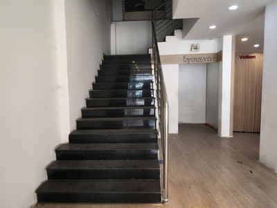 Cho thuê nhà mặt tiền đường Nguyễn Thị Minh Khai, Phường Bàn Cờ, Quận 3. DTSD: 340M2 2