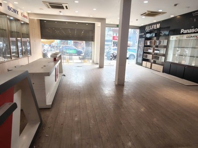 Cho thuê nhà mặt tiền đường Nguyễn Thị Minh Khai, Phường Bàn Cờ, Quận 3. DTSD: 340M2 4