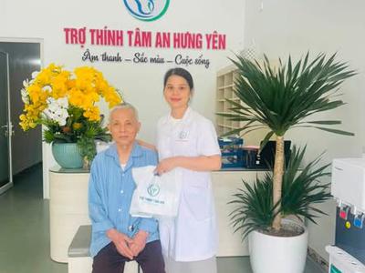 Tặng ông bà bố mẹ máy trợ thính món quà của sự kết nối 0