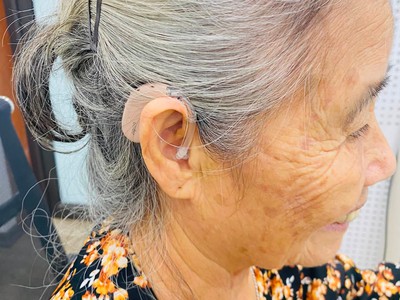 Tặng ông bà bố mẹ máy trợ thính món quà của sự kết nối 1