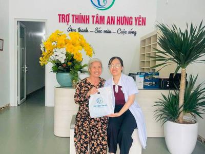 Tặng ông bà bố mẹ máy trợ thính món quà của sự kết nối 2