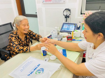 Tặng ông bà bố mẹ máy trợ thính món quà của sự kết nối 3