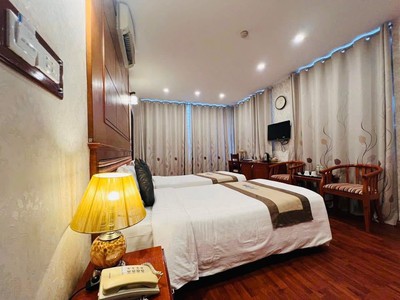 Bán khách sạn phố hàng điếu, 55m2, 43.5 tỉ, tổng 11 phòng, doanh thu 150tr/tháng 0