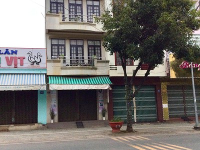 Bán nhà phố mt đường thống nhất đức trọng lâm đồng khu kd sầm uất 13 tỷ 0