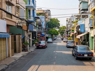 Cận vách nguyễn tri phương quận 10 - nhà 5 tầng kiên cố - trước nhà thông thoáng 0