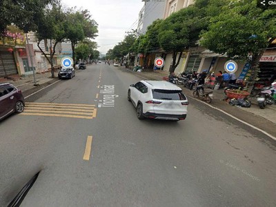 Bán nhà phố mt đường thống nhất đức trọng lâm đồng khu kd sầm uất 13 tỷ 2