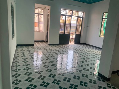 4.1 tỷ kiệt gần lê duẩn, 78m2, ngang hơn 6m, 2.5 tầng kiên cố, 3pn, sân rộng, giảm sâu 700tr 1