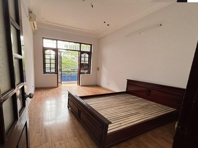 Cho thuê nhà 5 tầng mặt ngõ 2 phố Hoàng Sâm - 18 triệu/th, ngõ rộng để ô tô - xa máy 5