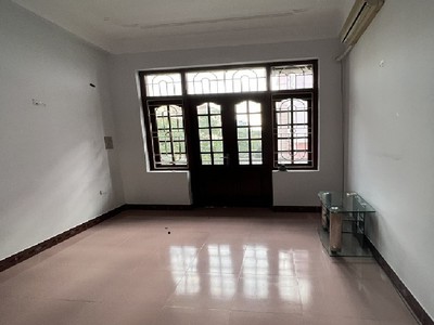 Cho thuê nhà 5 tầng mặt ngõ 2 phố Hoàng Sâm - 18 triệu/th, ngõ rộng để ô tô - xa máy 6