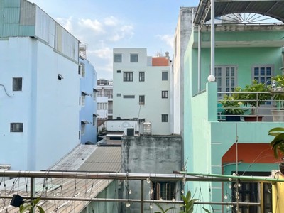 Ngay vách nhật tảo - lý thường kiệt quận 10 - 4 tầng btct kiên cố - cách mặt tiền 10 căn 1