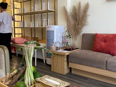 Cho thuê nhà mặt tiền đường Hoa Thị, Phường Cầu Kiệu, Quận Phú Nhuận. DT: 160m2 2