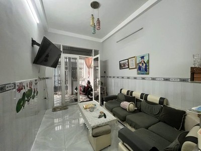 Nhà gần chợ thủ đức -  3 tầng kiên cố - cách hồ văn tư 200m - sổ hồng sẵn - tiện ích đầy đủ 0