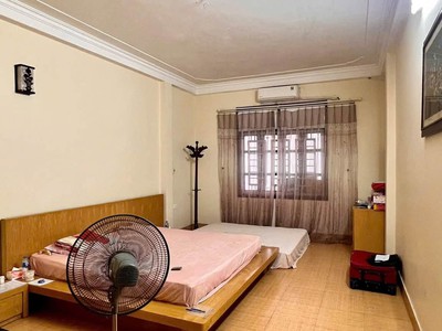 Bán nhà mặt phố phó đức chính, 100m2, 4 tầng, mặt tiền 4.6m, 54 tỉ, vỉa hè rộng, kd tốt 2