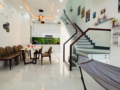 Bán nhà kdc gia hòa bình hưng, gần các trường đại học, 100m2, 3 tầng, giá 5,99tỷ 3