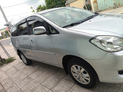 Toyota Innova 2011 8 chỗ Bạc 0