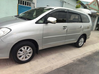 Toyota Innova 2011 8 chỗ Bạc 1