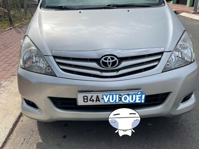 Toyota Innova 2011 8 chỗ Bạc 2