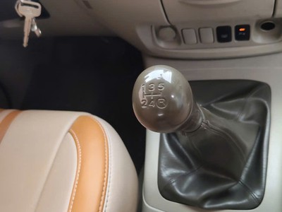 Toyota Innova 2011 8 chỗ Bạc 6