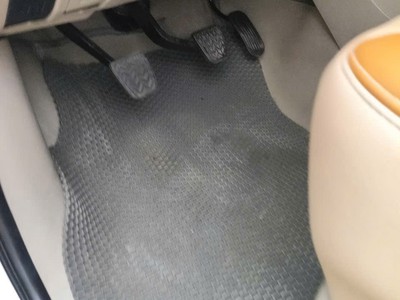 Toyota Innova 2011 8 chỗ Bạc 7