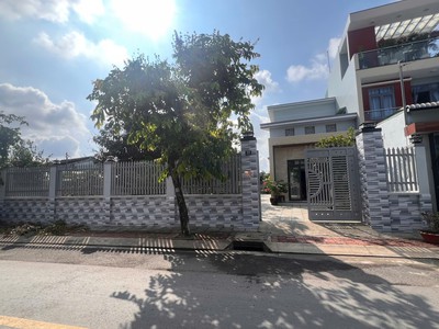 Chính chủ bán đất có sẵn nhà diện tích lớn tại ấp tân lập, hóc môn 0