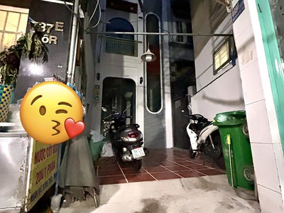 Nhà mới 3 tầng- gần ngay khu ẩm thực vĩnh khánh và hẻm xe hơi đ.đoàn văn bơ- hoàng diệu- nguyễn tất 0