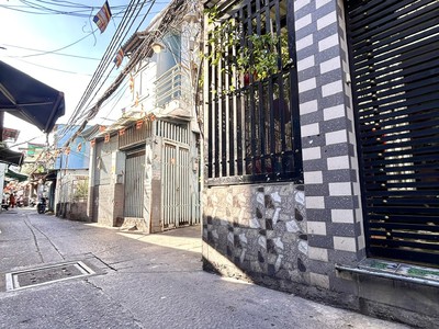 Bán mặt tiền hẻm đ.tôn đản- khu vực kinh doanh sầm uất- hẻm thông ra đ.số- cách 50m ra đ.xe hơi- 4