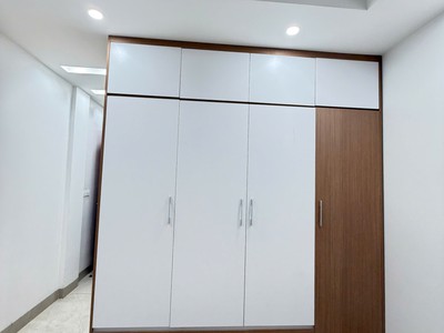 Cho thuê nhà 6 tầng có thang máy đầm trấu, hai bà trưng 0