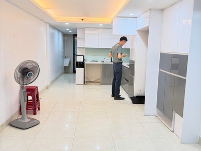 Cho thuê nhà 6 tầng có thang máy đầm trấu, hai bà trưng 1